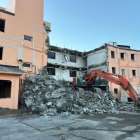 【桑名市　株式会社アキシゲ】3階建てアパート解体工事